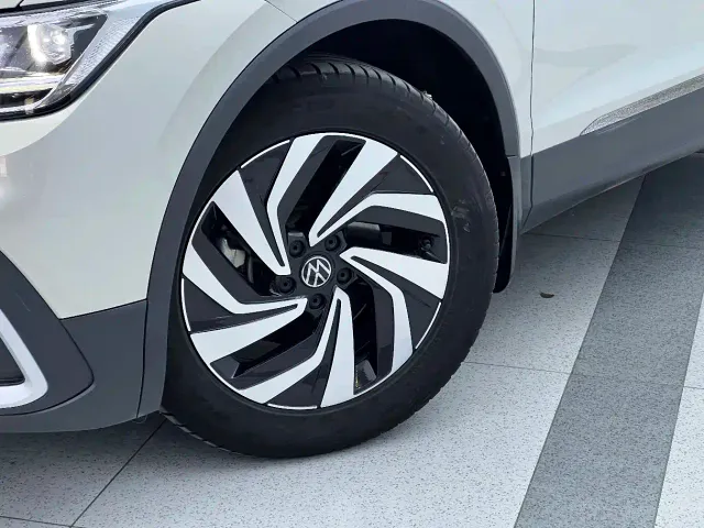 Volkswagen Tiguan L — Фото автомобиля 5