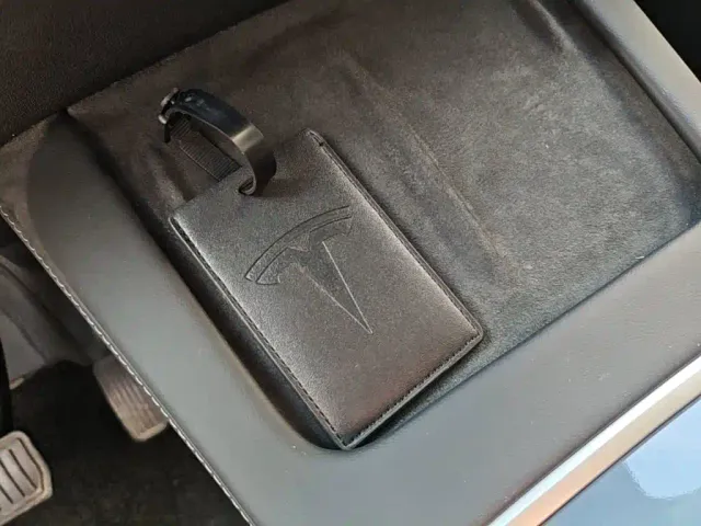 Tesla Model Y — Фото автомобиля 16