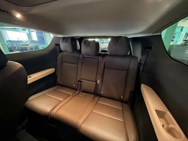 Li Auto MEGA — Фото автомобиля 9