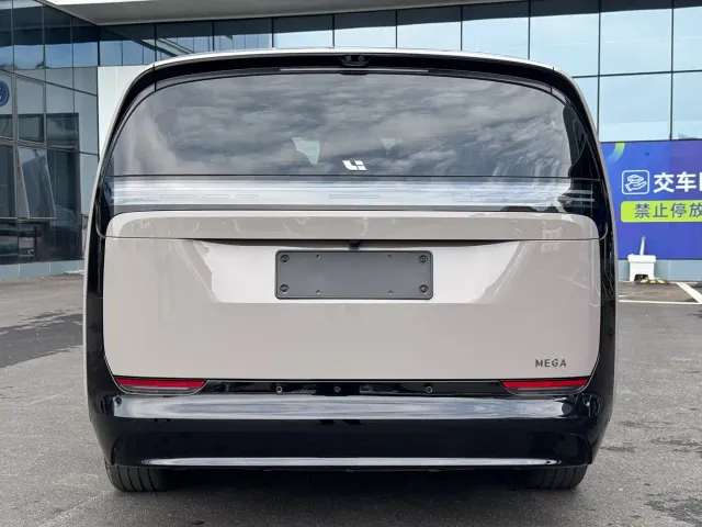Li Auto MEGA — Фото автомобиля 4