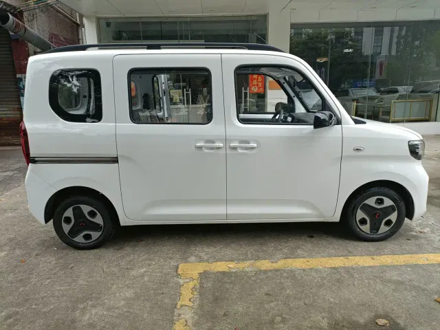 Wuling Zhiguang NEV — Фото автомобиля 7