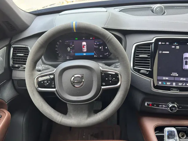 Volvo XC90 — Фото автомобиля 9