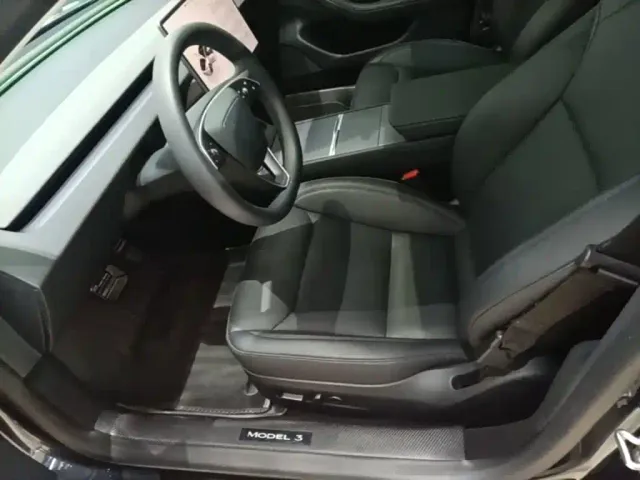 Tesla Model 3 — Фото автомобиля 14
