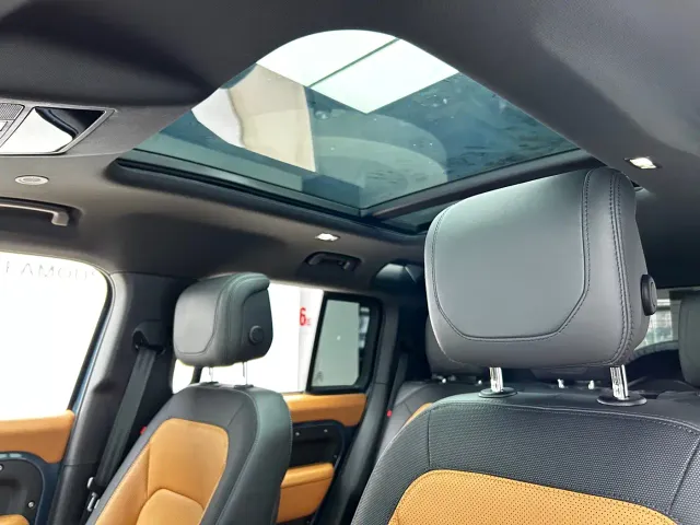 Land Rover Defender — Фото автомобиля 12