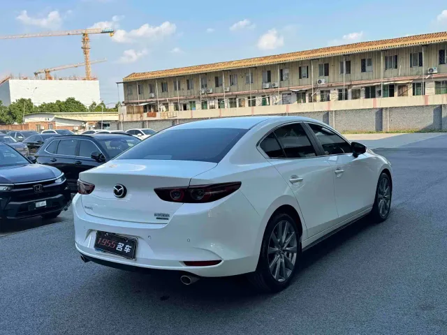 Mazda Axela — Фото автомобиля 9