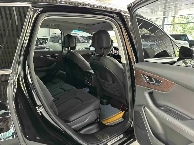 Audi Q7 — Фото автомобиля 12