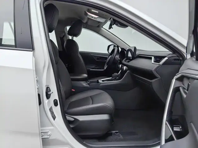 Toyota RAV4 — Фото автомобиля 23