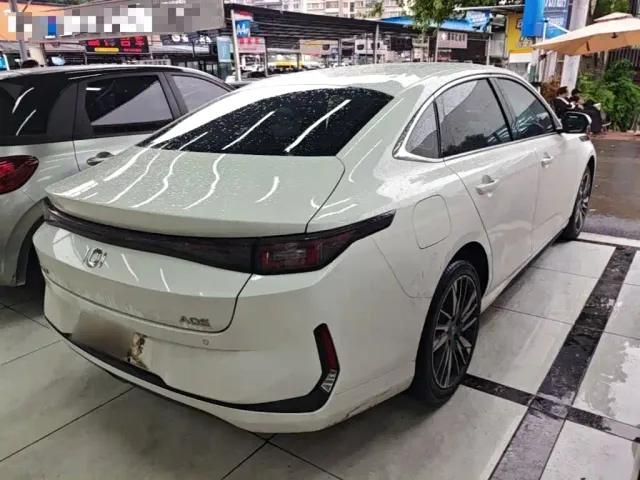 Changan Qiyuan A05 — Фото автомобиля 6