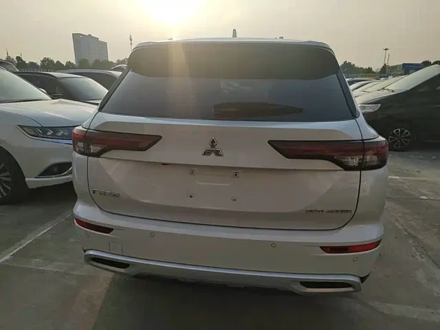 Mitsubishi Outlander — Фото автомобиля 5