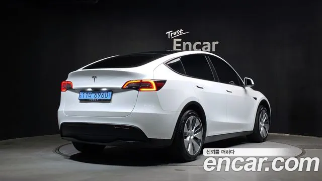 Tesla Model Y — Фото автомобиля 2