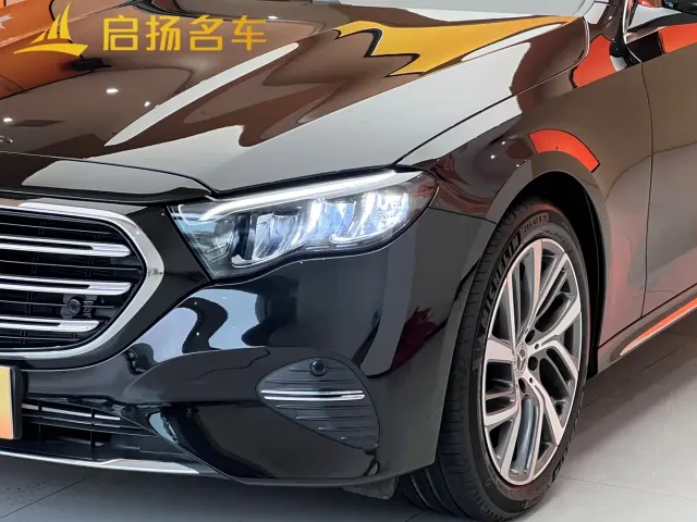 Mercedes-Benz E-Class — Фото автомобиля 2
