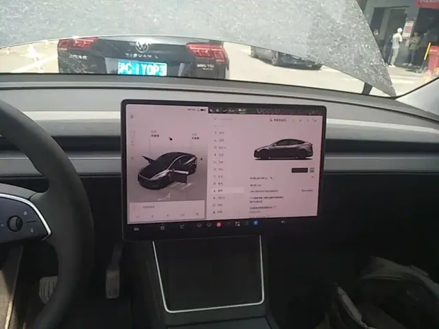 Tesla Model Y — Фото автомобиля 8