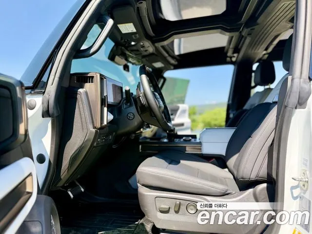 GMC Hummer EV — Фото автомобиля 11