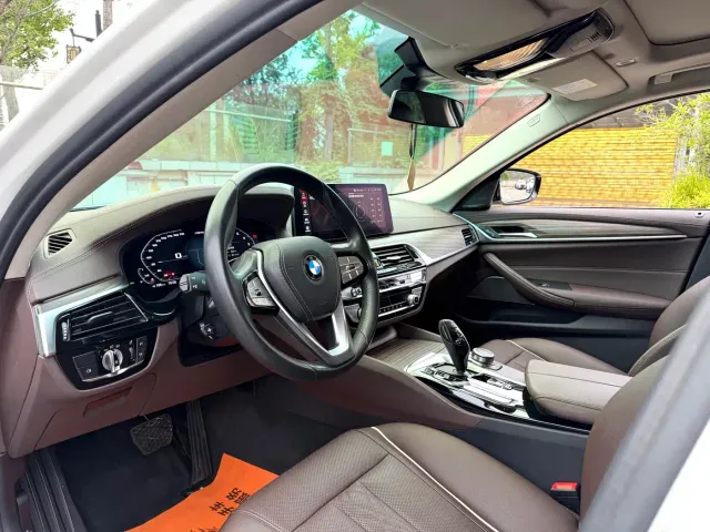 BMW 5 Series — Фото автомобиля 3