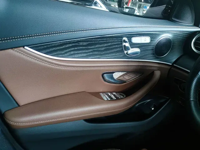 Mercedes-Benz E-Class — Фото автомобиля 14
