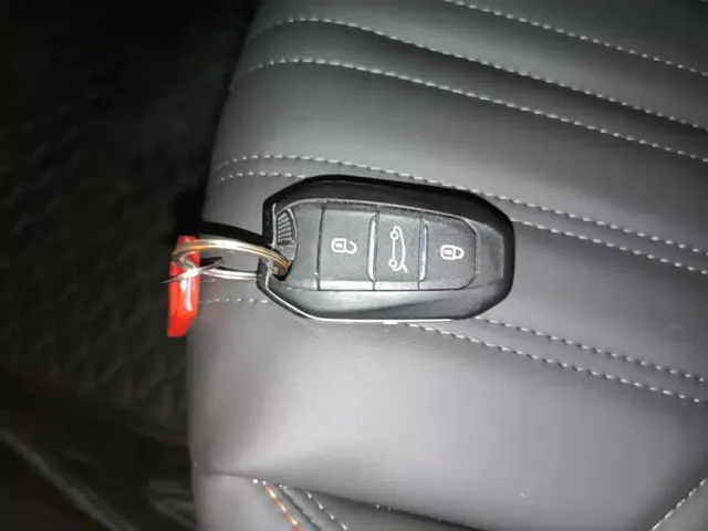 Peugeot 2008 — Фото автомобиля 8