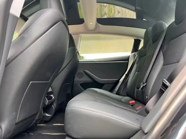 Tesla Model 3 — Фото автомобиля 9