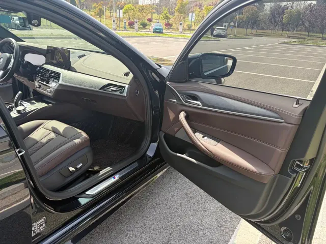 BMW 5 Series — Фото автомобиля 10
