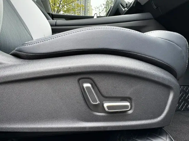 Geely Boyue L — Фото автомобиля 11