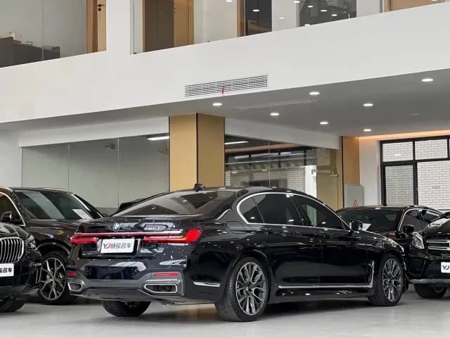 BMW 7 Series — Фото автомобиля 3