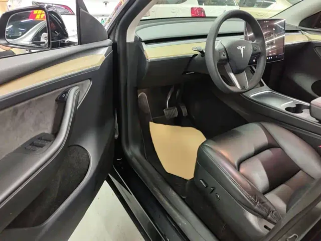 Tesla Model Y — Фото автомобиля 15