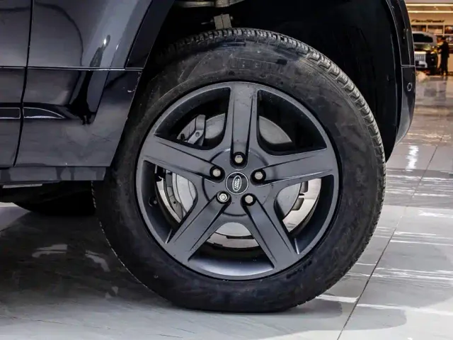 Land Rover Defender — Фото автомобиля 7