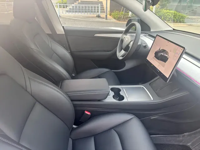 Tesla Model Y — Фото автомобиля 4