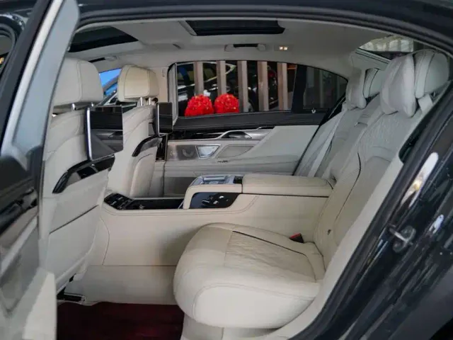 BMW 7 Series — Фото автомобиля 3