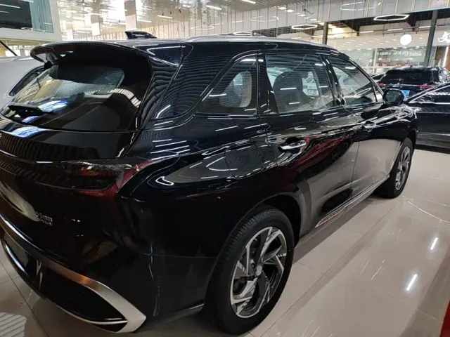 Hongqi HS3 PHEV — Фото автомобиля 6