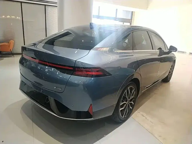 Xpeng P5 — Фото автомобиля 6