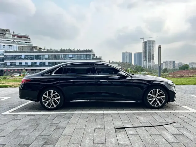 Mercedes-Benz E-Class — Фото автомобиля 5