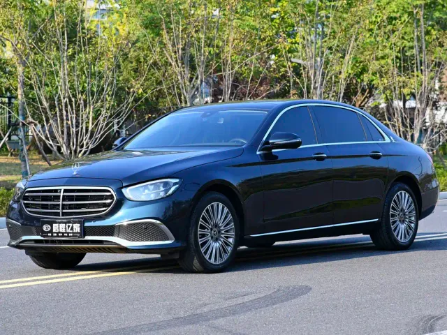 Фотография автомобиля — Mercedes-Benz E-Class