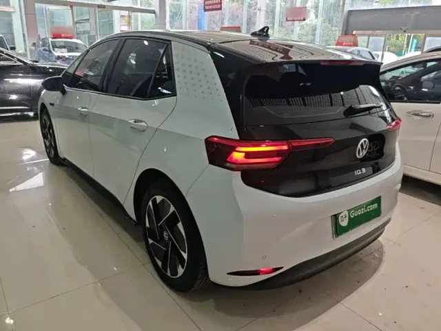 Volkswagen ID.3 — Фото автомобиля 4