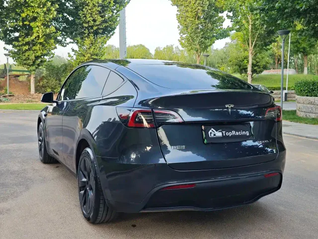 Tesla Model Y — Фото автомобиля 7