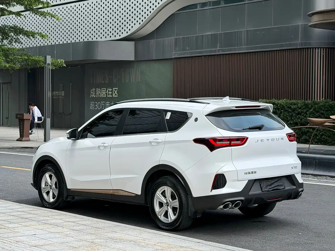 Jetour Jetour X70 2025 1.5T Manual Beyond Edition 7-seater — Фото автомобиля 4