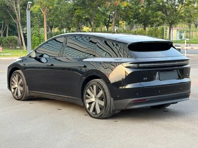 Li Auto i6 — Фото автомобиля 4