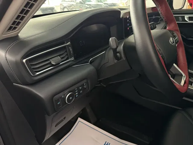 Ford Explorer — Фото автомобиля 9