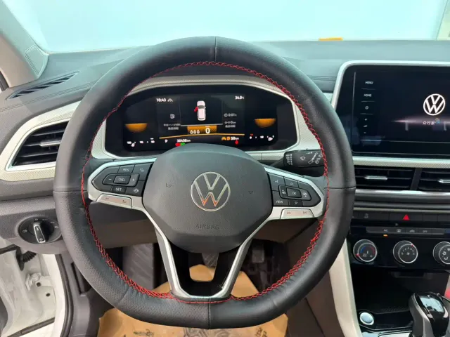 Volkswagen T-Roc — Фото автомобиля 11