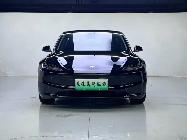 Tesla Model 3 — Фото автомобиля 2