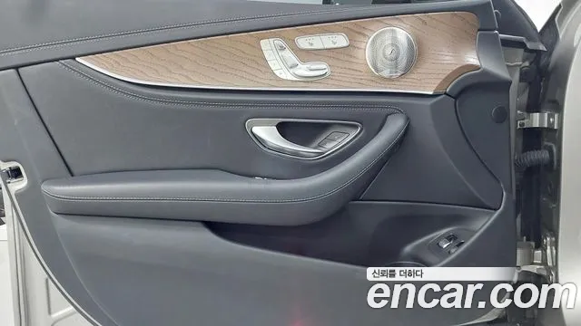 Mercedes-Benz E-Class — Фото автомобиля 15