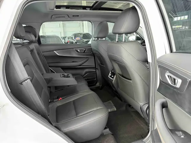 Chery Tiggo 8 — Фото автомобиля 17