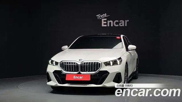BMW 5-Series — Фото автомобиля 3