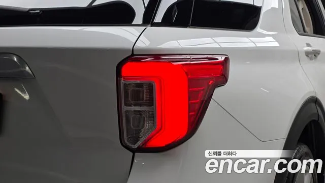Ford Explorer — Фото автомобиля 8