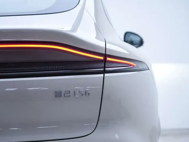 IM Motors LS6 — Фото автомобиля 19