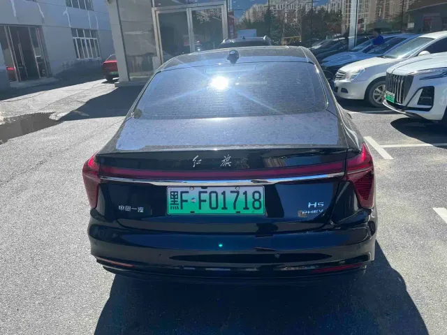 Hongqi H5 PHEV — Фото автомобиля 10