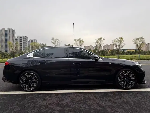 BMW 5 Series — Фото автомобиля 19