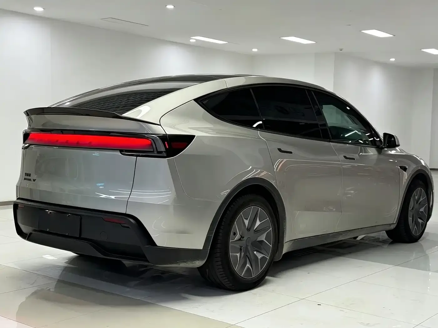 Tesla Model Y L 2025 Facelift Long Range AWD — Фото автомобиля 6