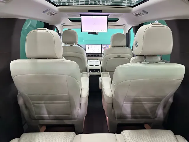 Li Auto MEGA — Фото автомобиля 13
