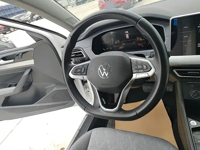 Volkswagen Lavida — Фото автомобиля 10