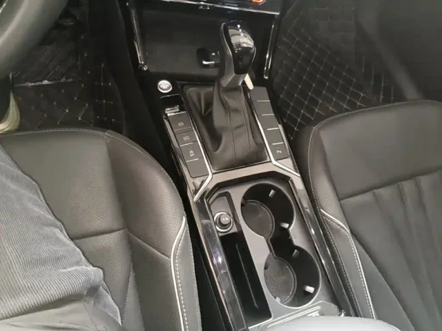 Volkswagen Passat — Фото автомобиля 13